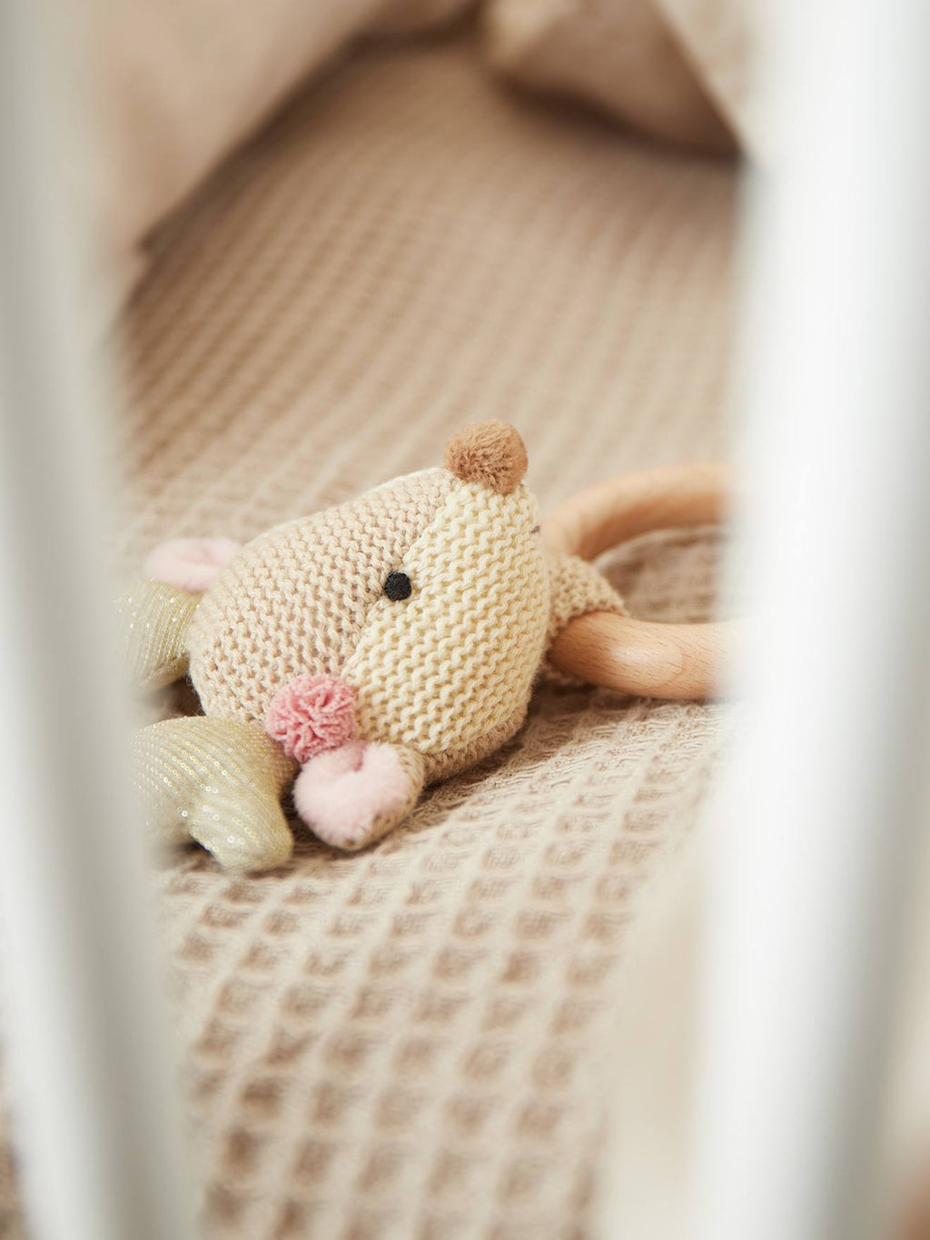 Hochet peluche faon ella, anneau dentition bois faon
