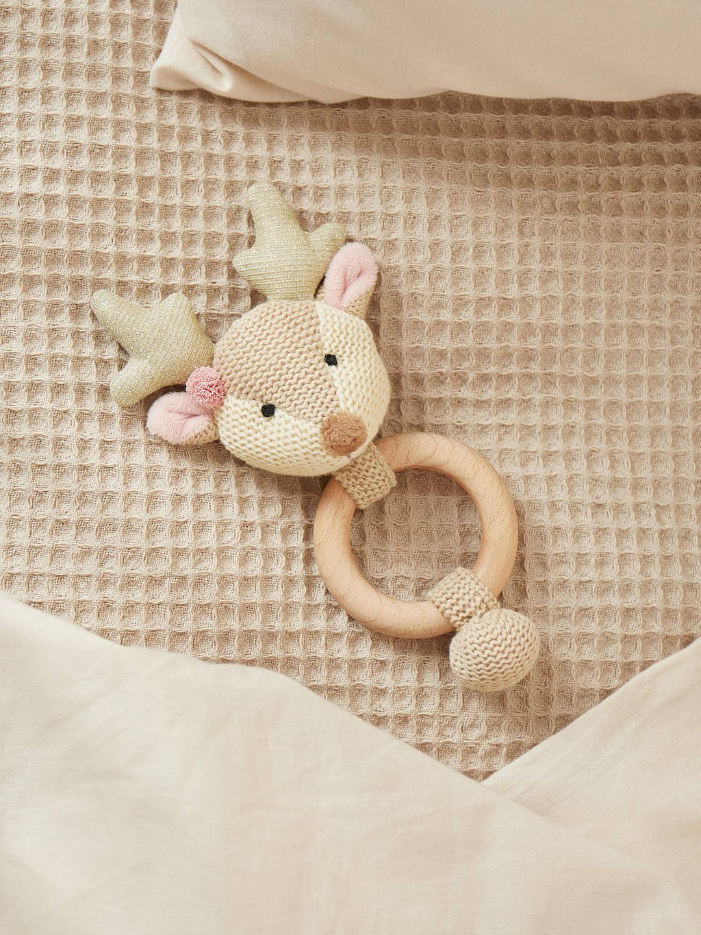 Hochet peluche faon ella, anneau dentition bois faon
