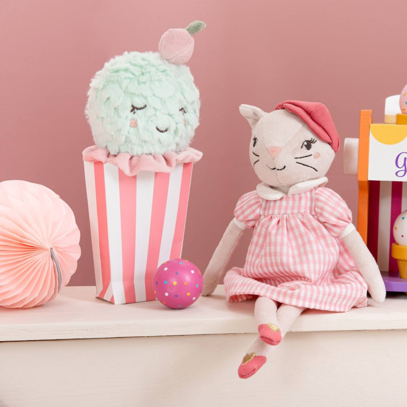 Hochet peluche glace à la menthe vert d'eau, rose