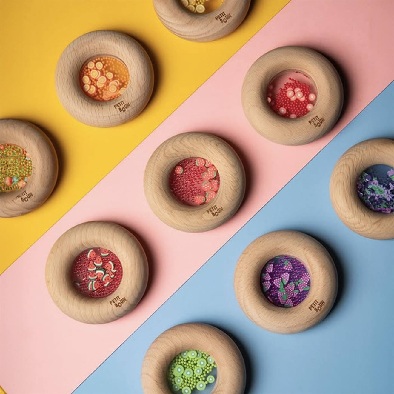 Hochet sensoriel donut fruits rouge