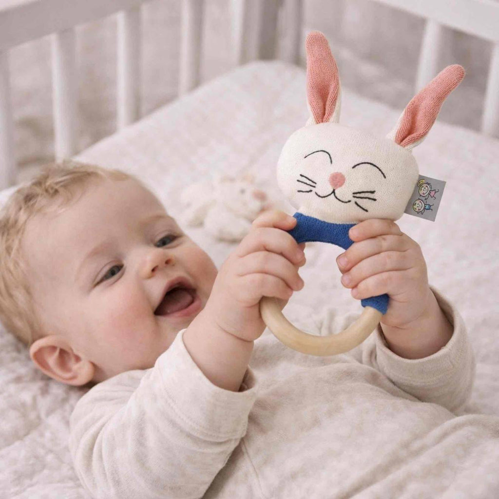 Hochet tricoté en coton bio multicolore, lapin