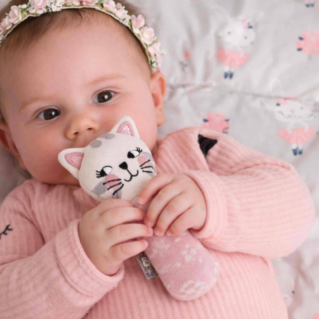 Hochet tricoté en coton bio rose