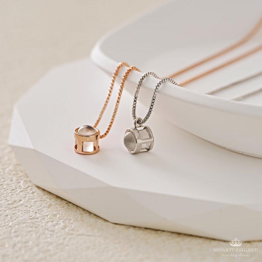 Collier photo personnalisé avec projection : le bijou qui cache un secret