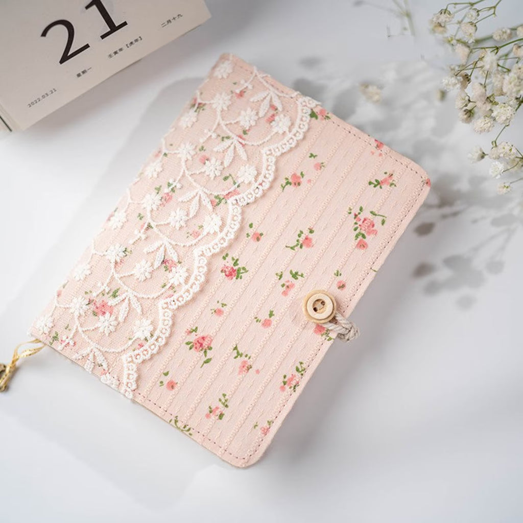 Carnet en tissu fleuri avec dentelle – le journal trop mignon pour écrire, rêver et créer