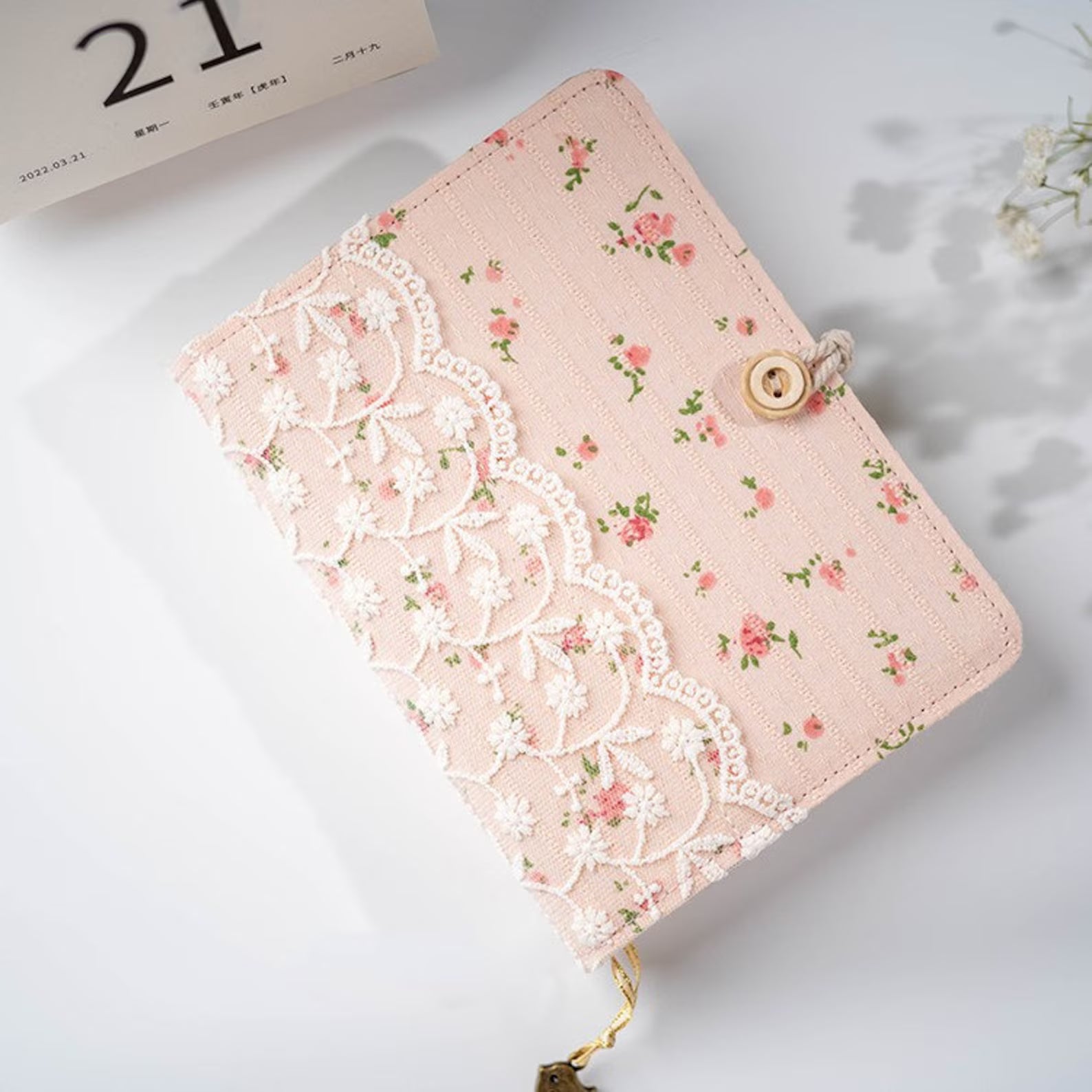 Carnet en tissu fleuri avec dentelle – le journal trop mignon pour écrire, rêver et créer
