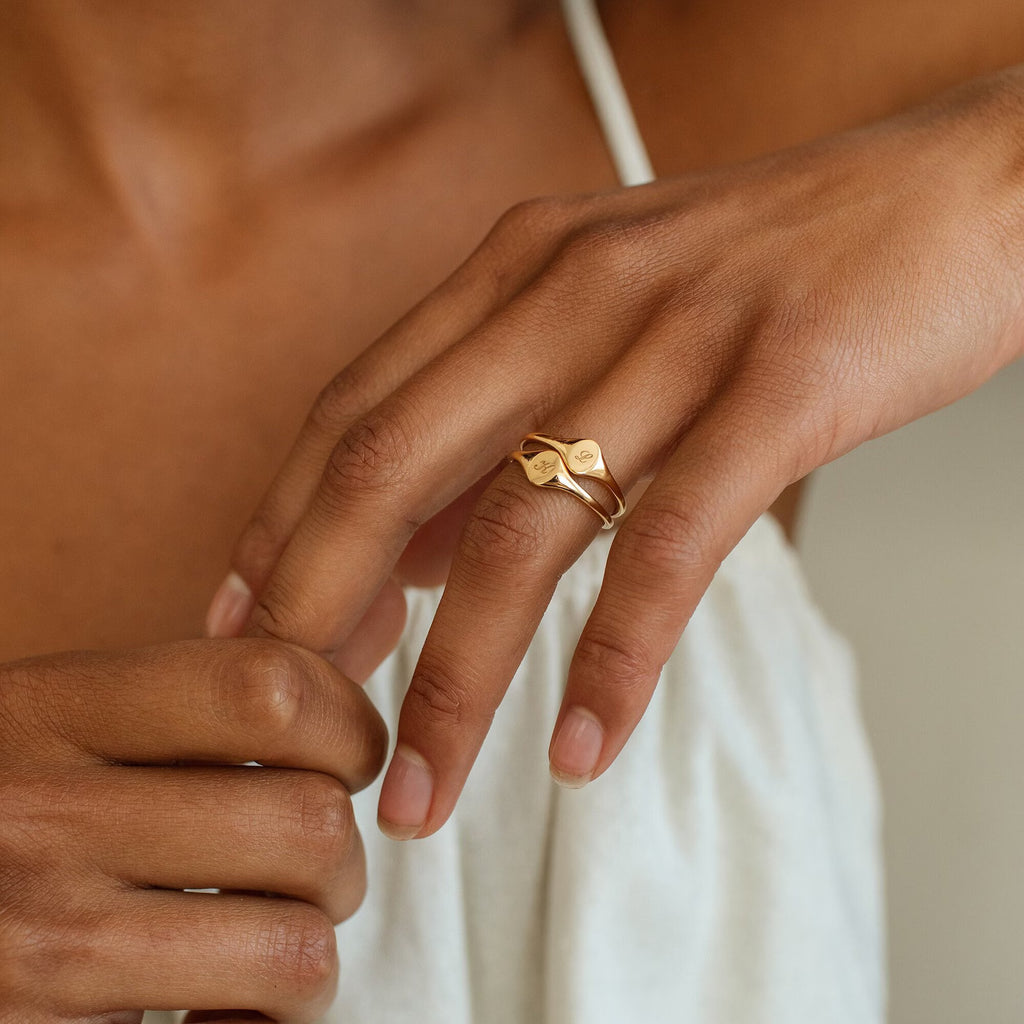 Bague Sceau Initiales Délicate – Le bijou personnalisable qui fait toujours plaisir