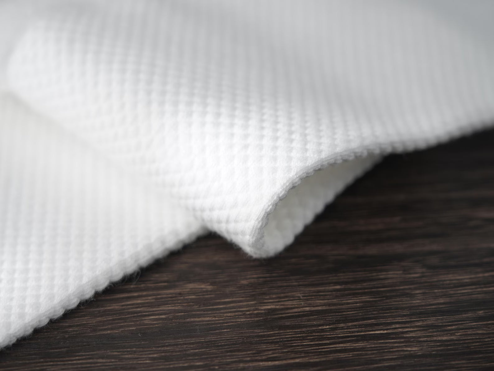 Serviette de baptême personnalisée – Broderie prénom, croix & date