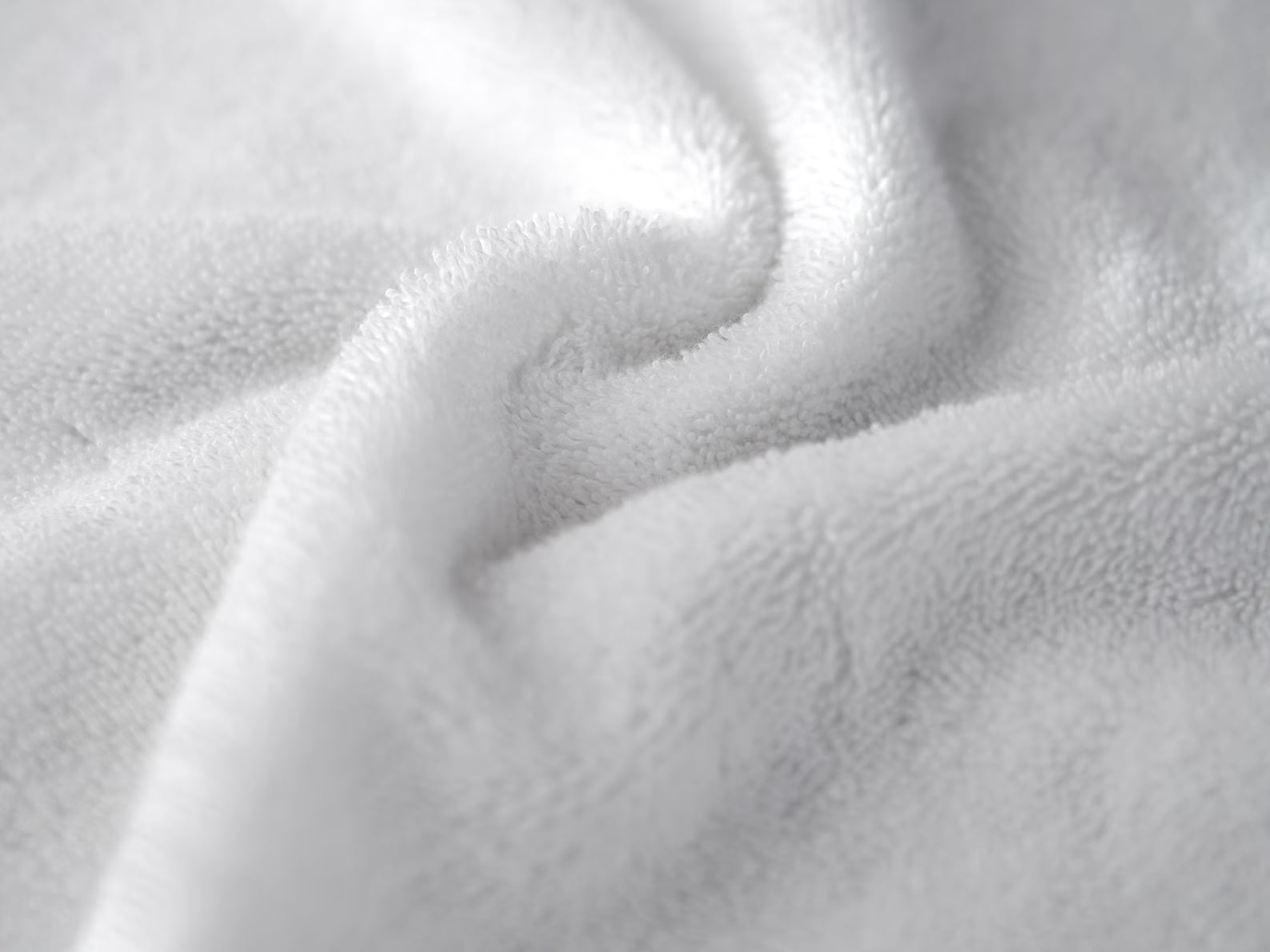 Serviette de baptême personnalisée – Broderie prénom, croix & date