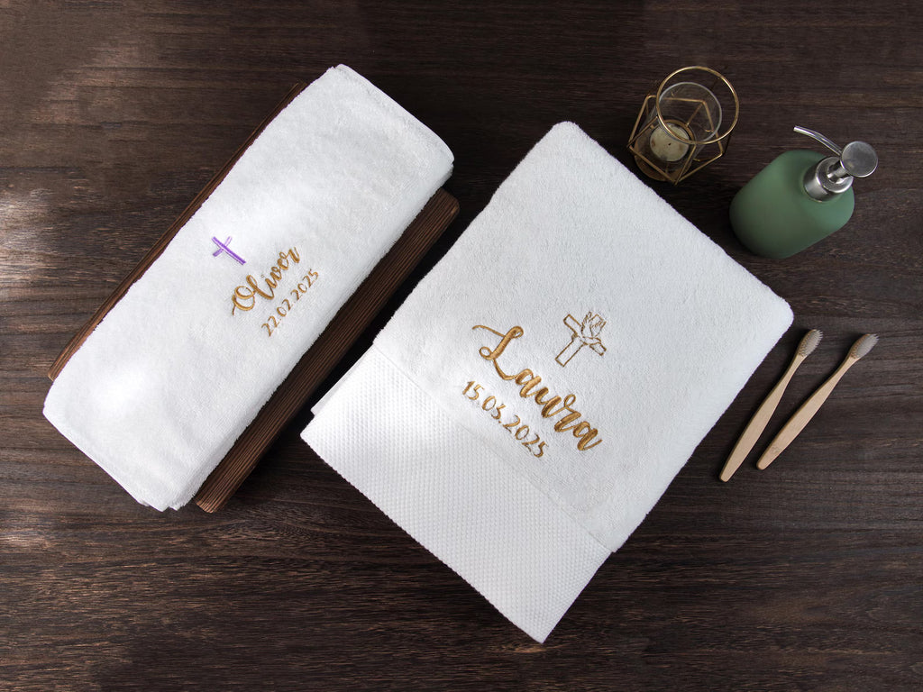 Serviette de baptême personnalisée – Broderie prénom, croix & date