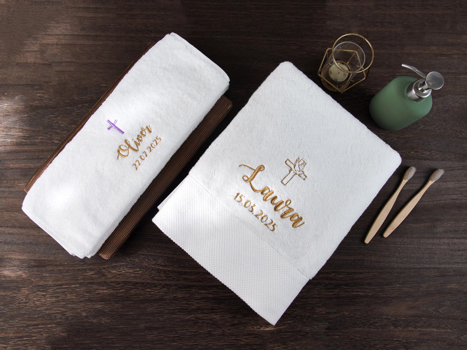 Serviette de baptême personnalisée – Broderie prénom, croix & date