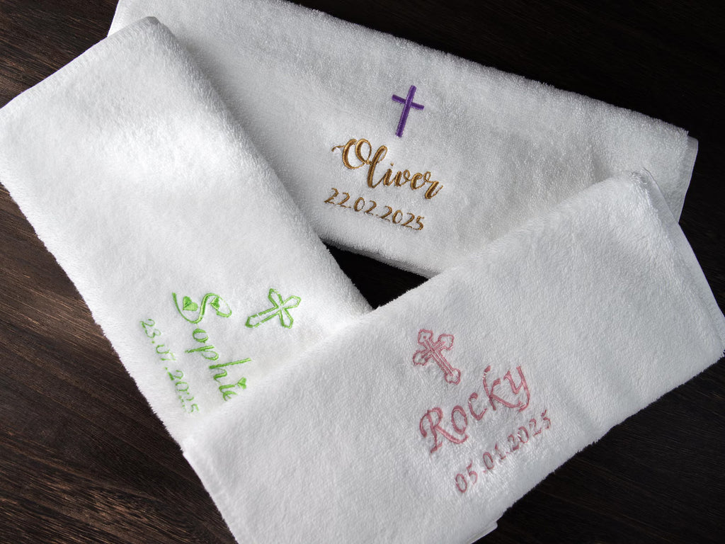 Serviette de baptême personnalisée – Broderie prénom, croix & date