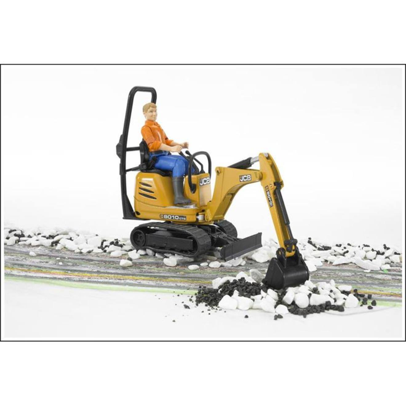 Jcb - micro pelle 8010 cts et ouvrier de la construction jaune et noir