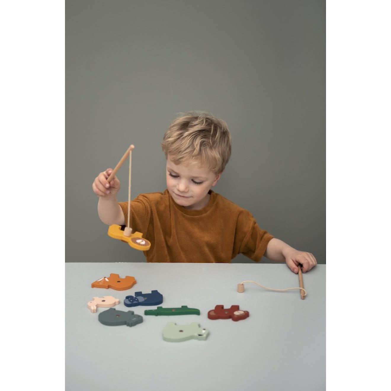 Jeu de pêche en bois multicolore