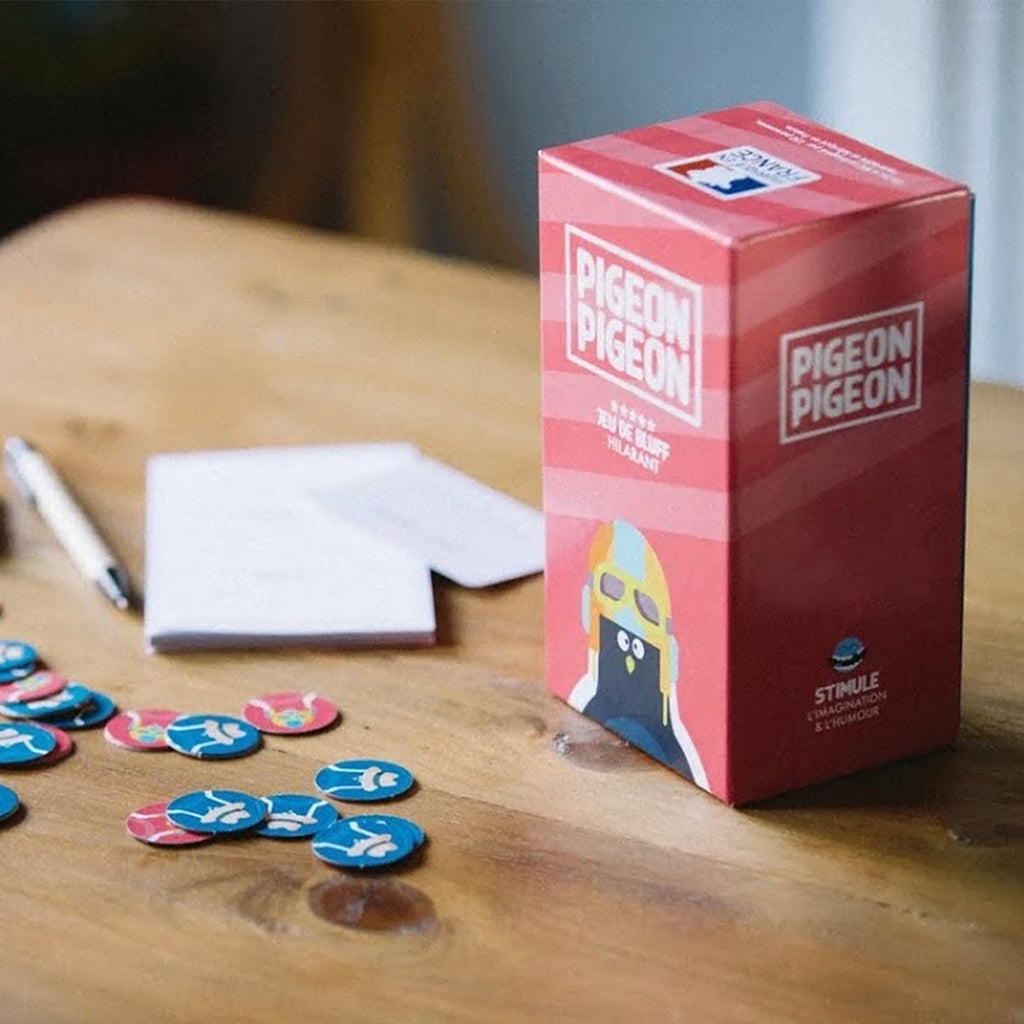 Boîte colorée du jeu Pigeon Pigeon avec illustrations humoristiques