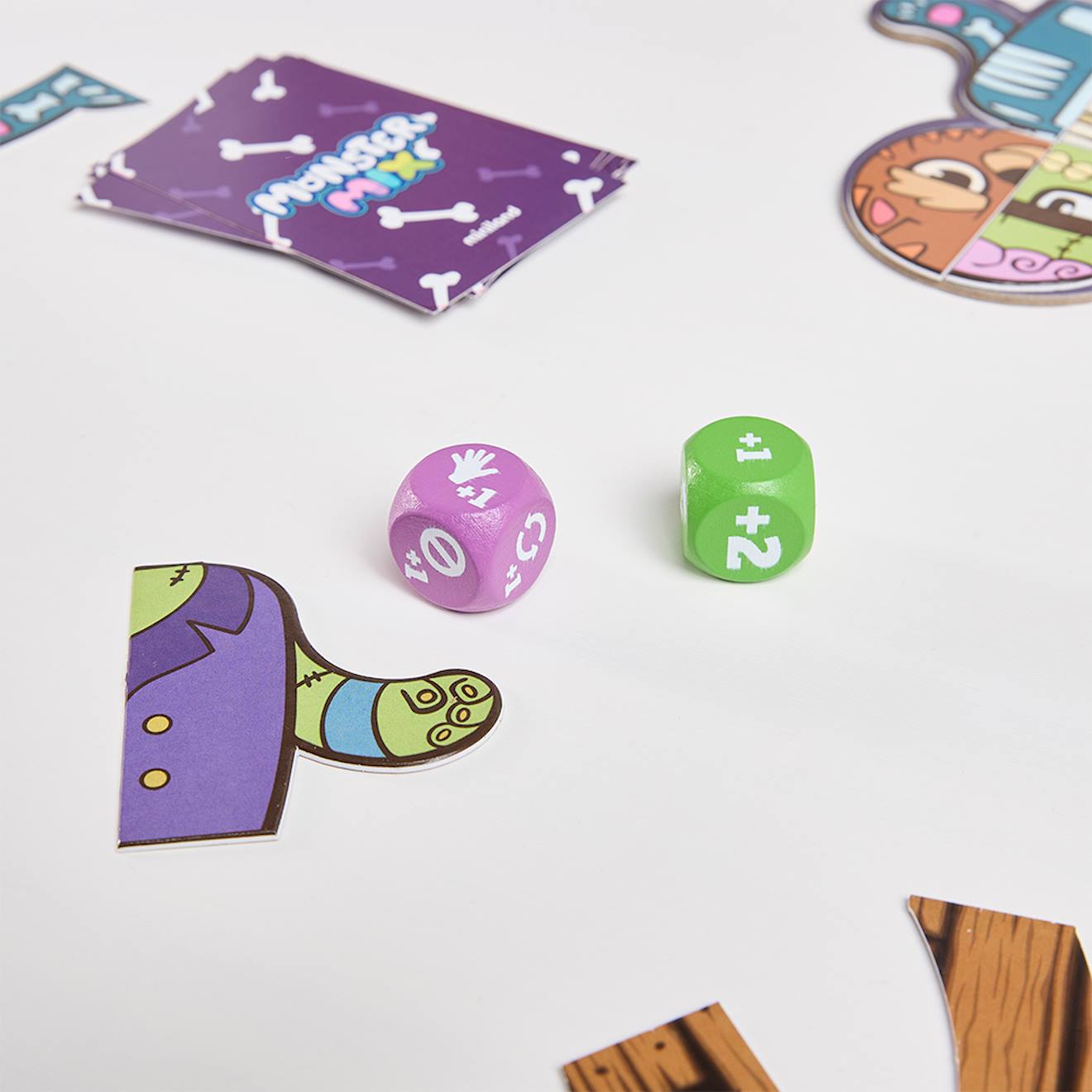 Jeu de société monster mix - crée ton petit zombie violet