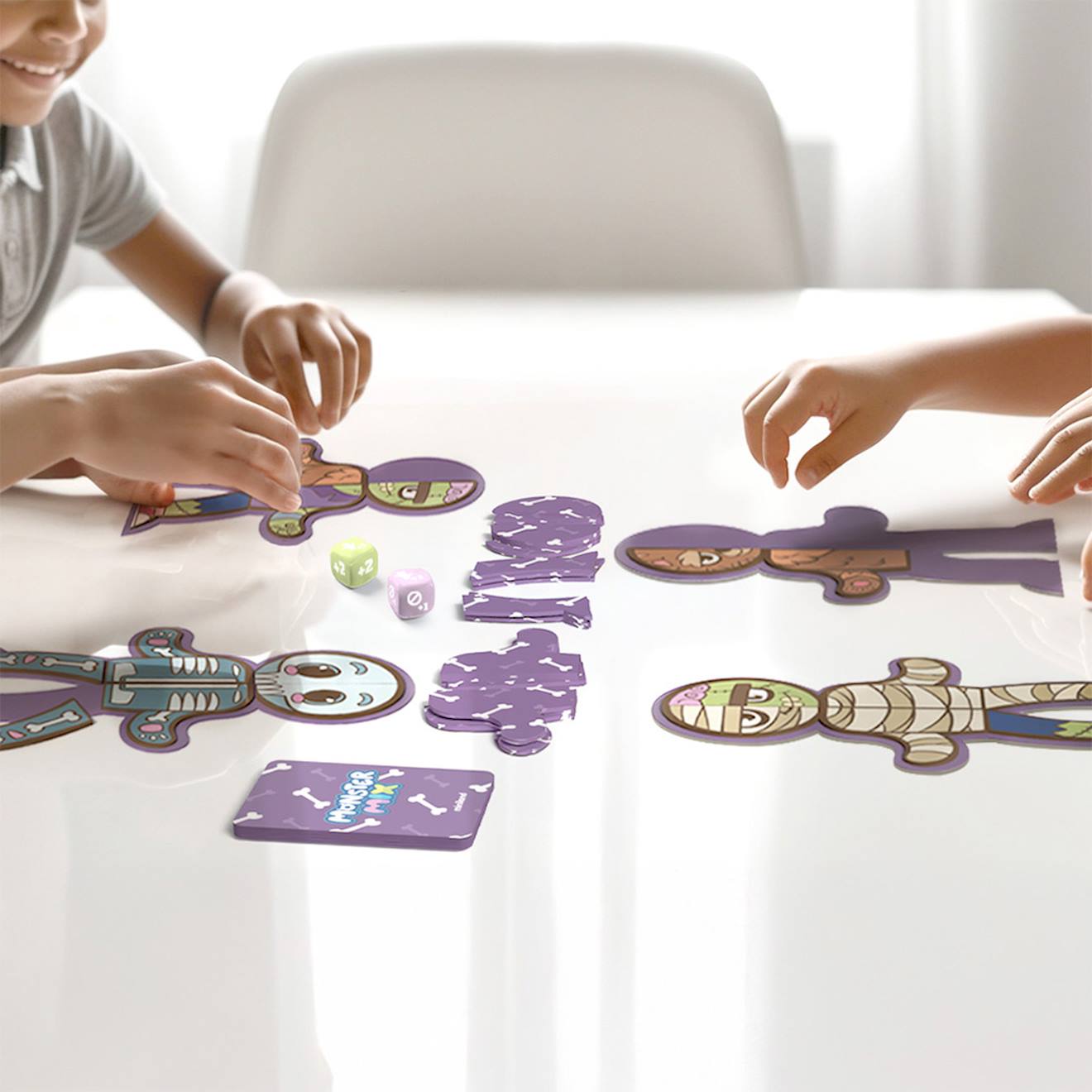 Jeu de société monster mix - crée ton petit zombie violet