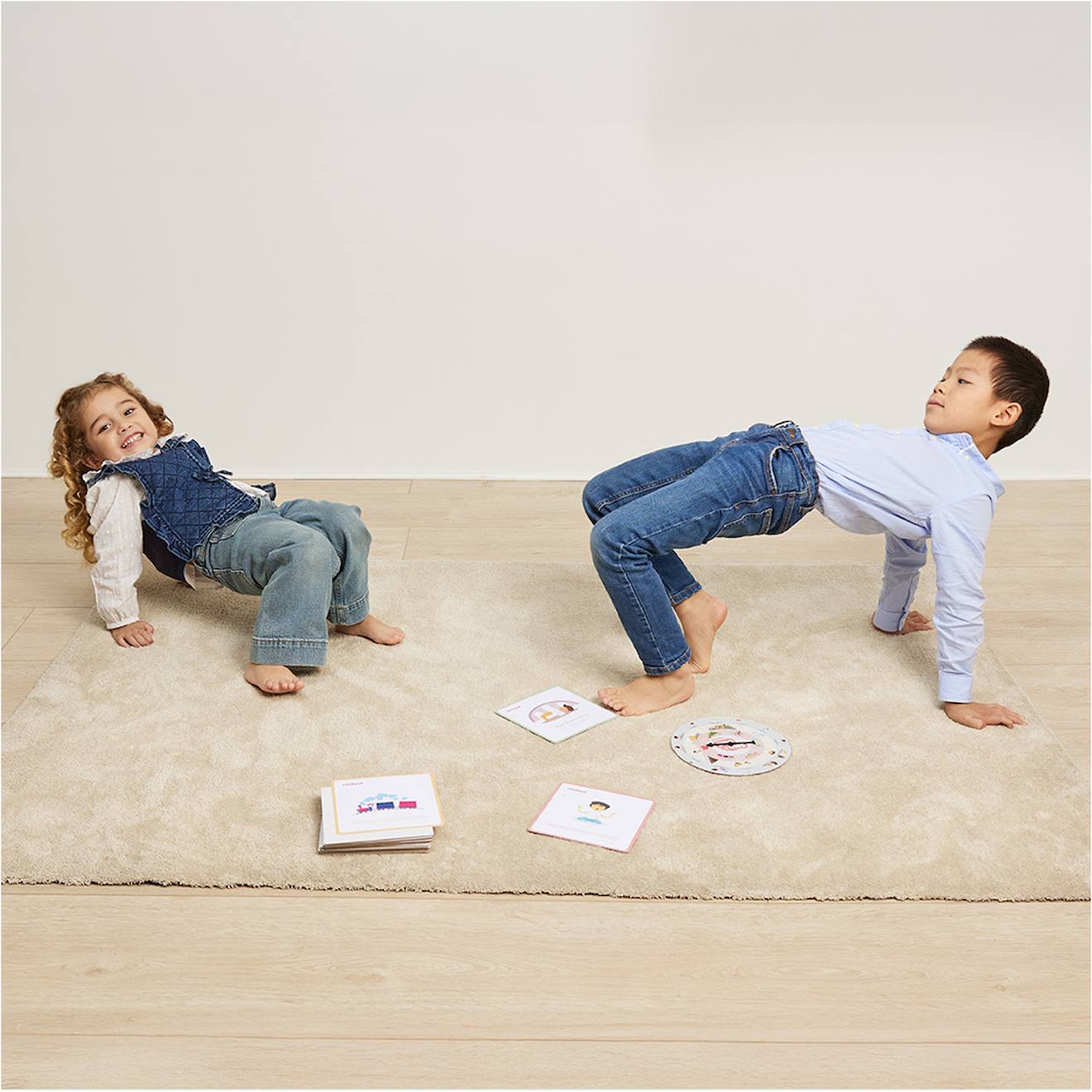 Jeu de yoga spin & chill pour enfants - découvre le yoga en t'amusant bleu