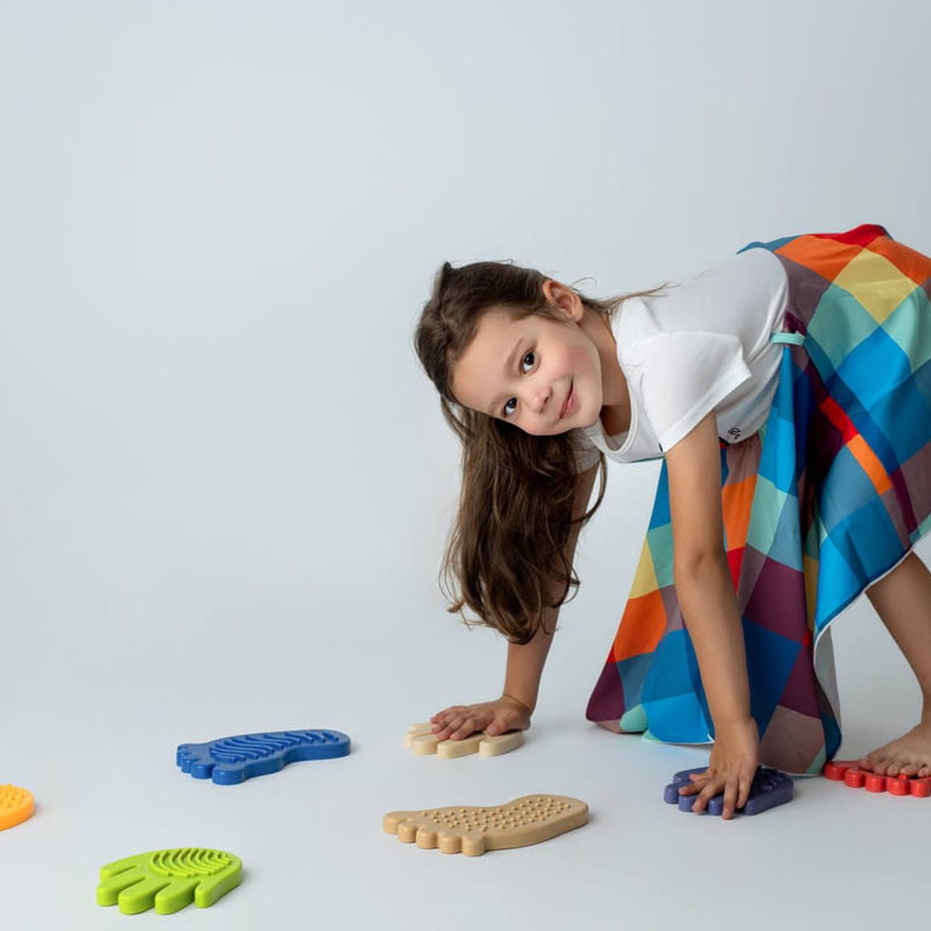 Jeu parcours sensoriel – chemin montessori empreintes pieds & mains multicolore