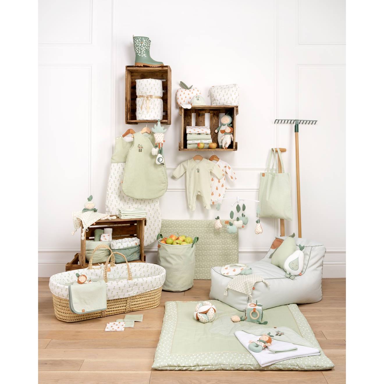 Jouet d'activités en coton - botanica vert tilleul