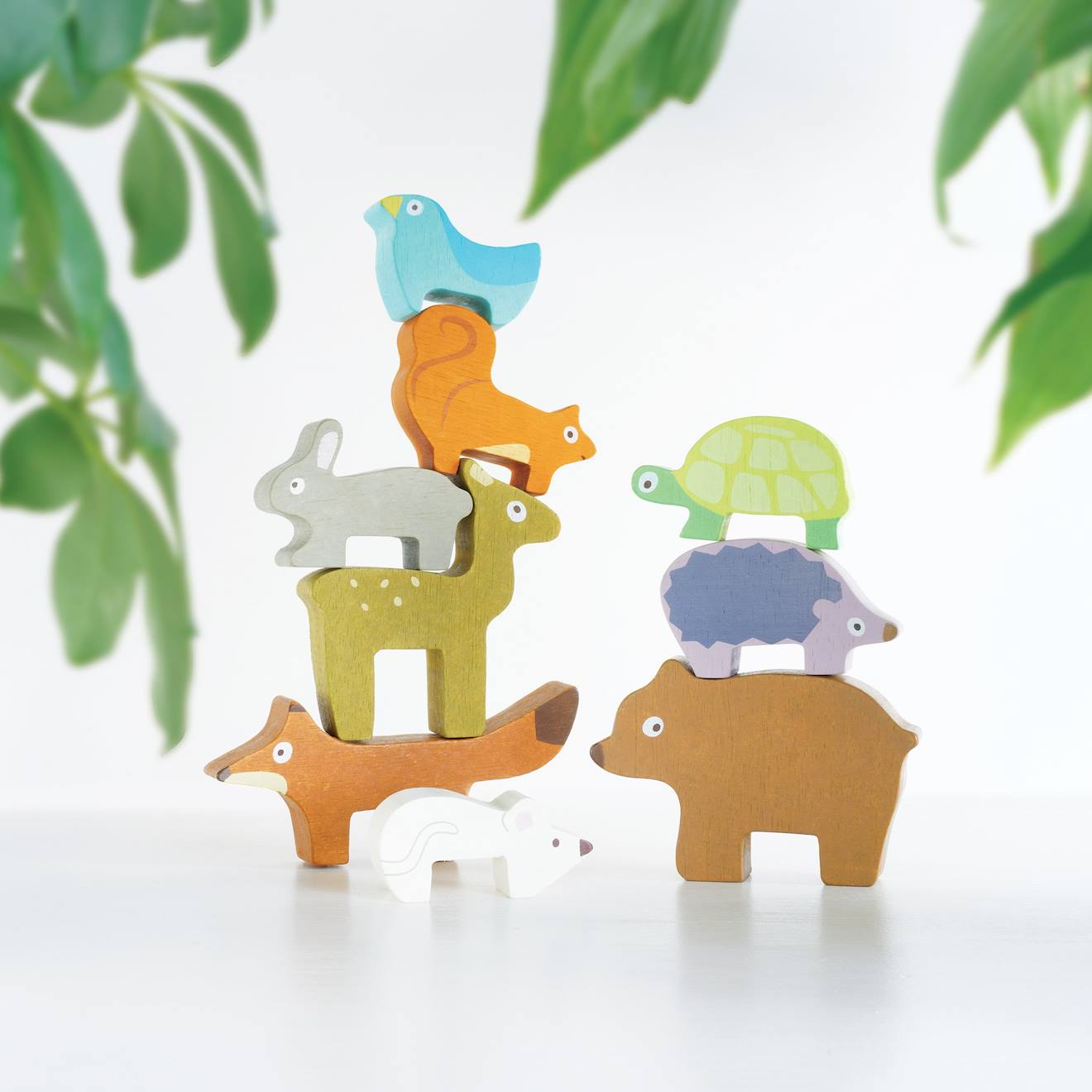 La tour des animaux de la forêt blanc