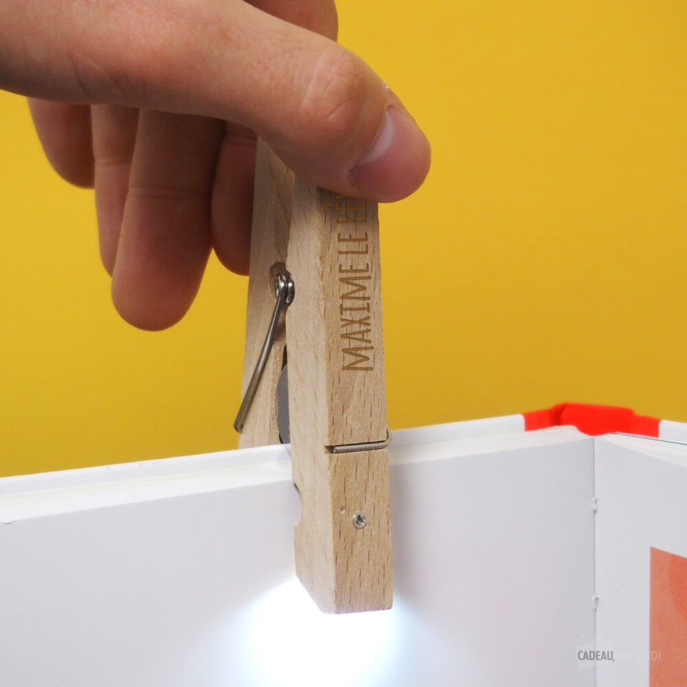 Lampe à Livre Pince à Linge à Personnaliser - Accessoires pour Livre Kikkerland