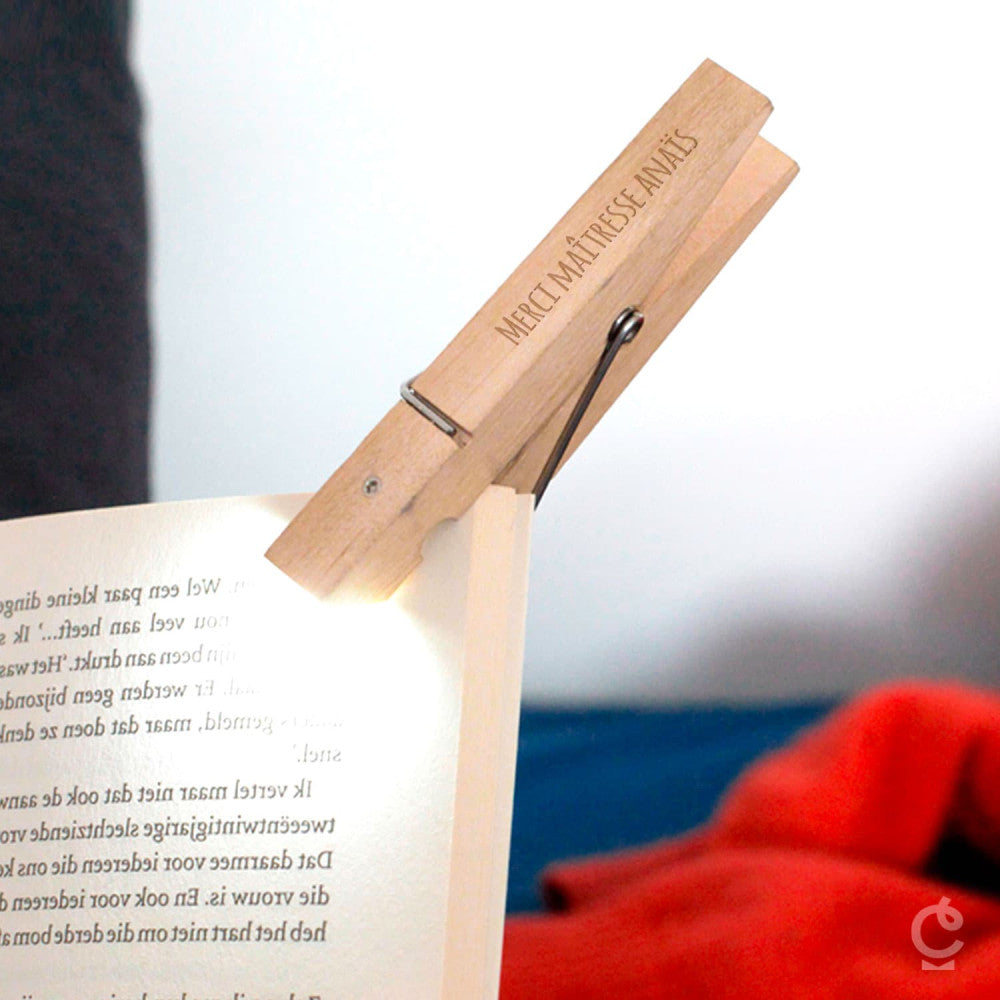 Lampe de Livre Pince à Linge Maître(sse) à Personnaliser - Accessoires pour Livre
