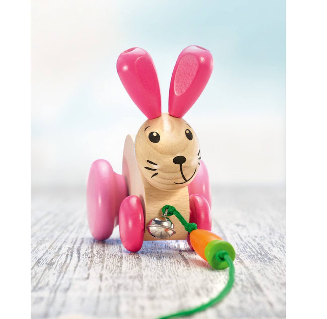 Lapin en bois massif à tirer rose