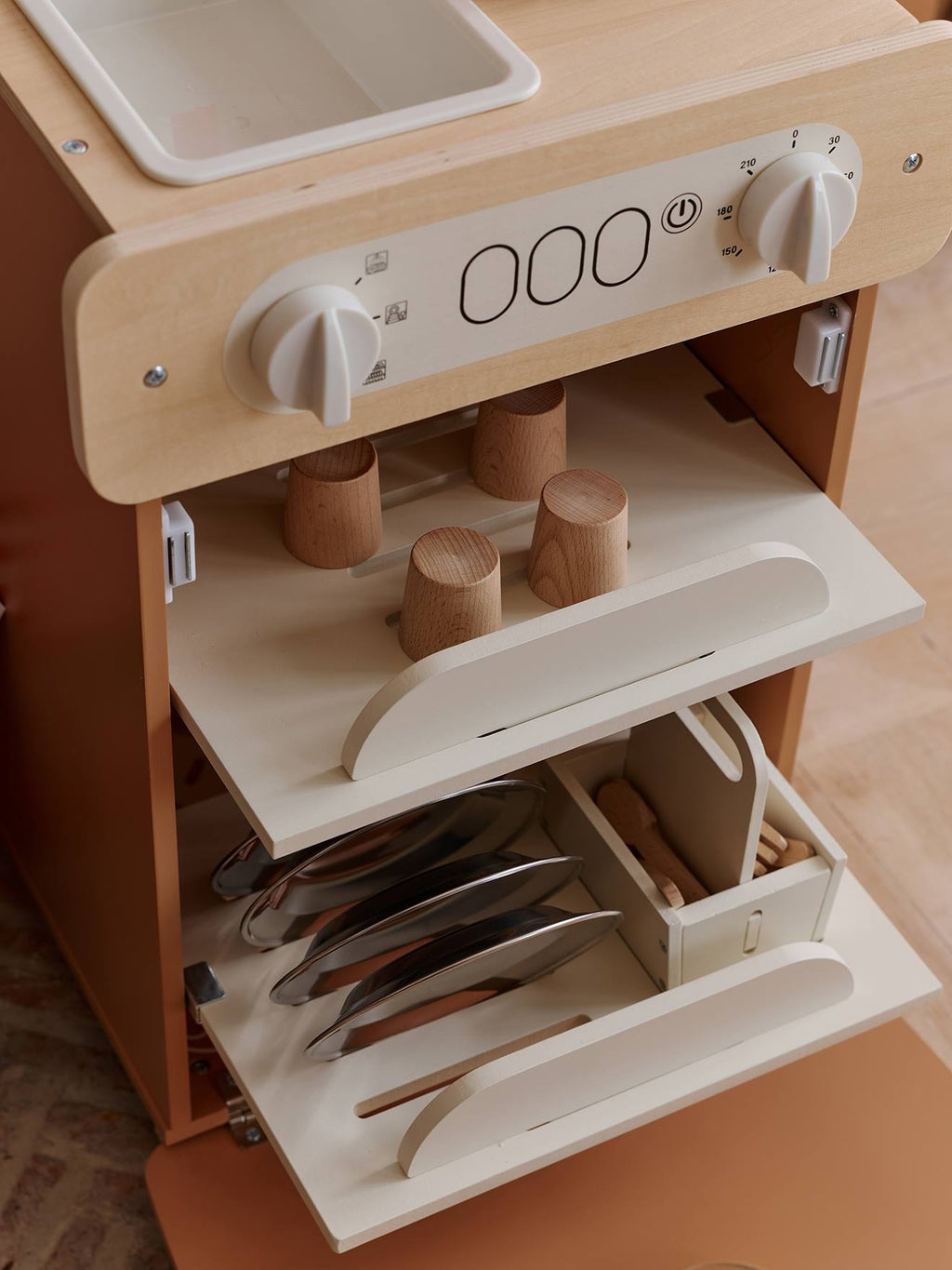 Lave-vaisselle en bois FSC caramel