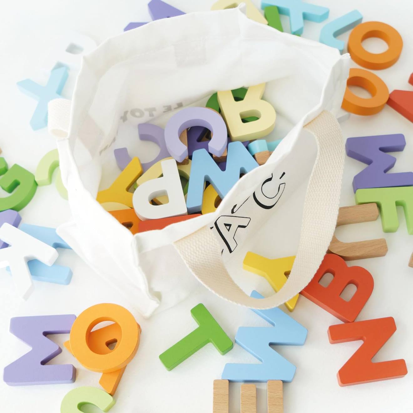 Lettres de l'alphabet en bois bleu