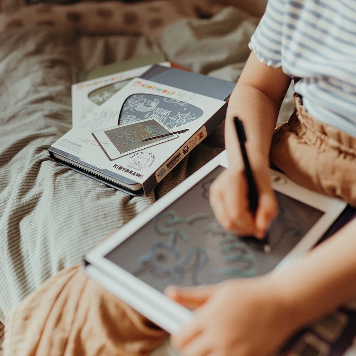 Livre à dessin lumineux Kidywolf, tablette nomade avec écran LCD et stylet pour décalquer