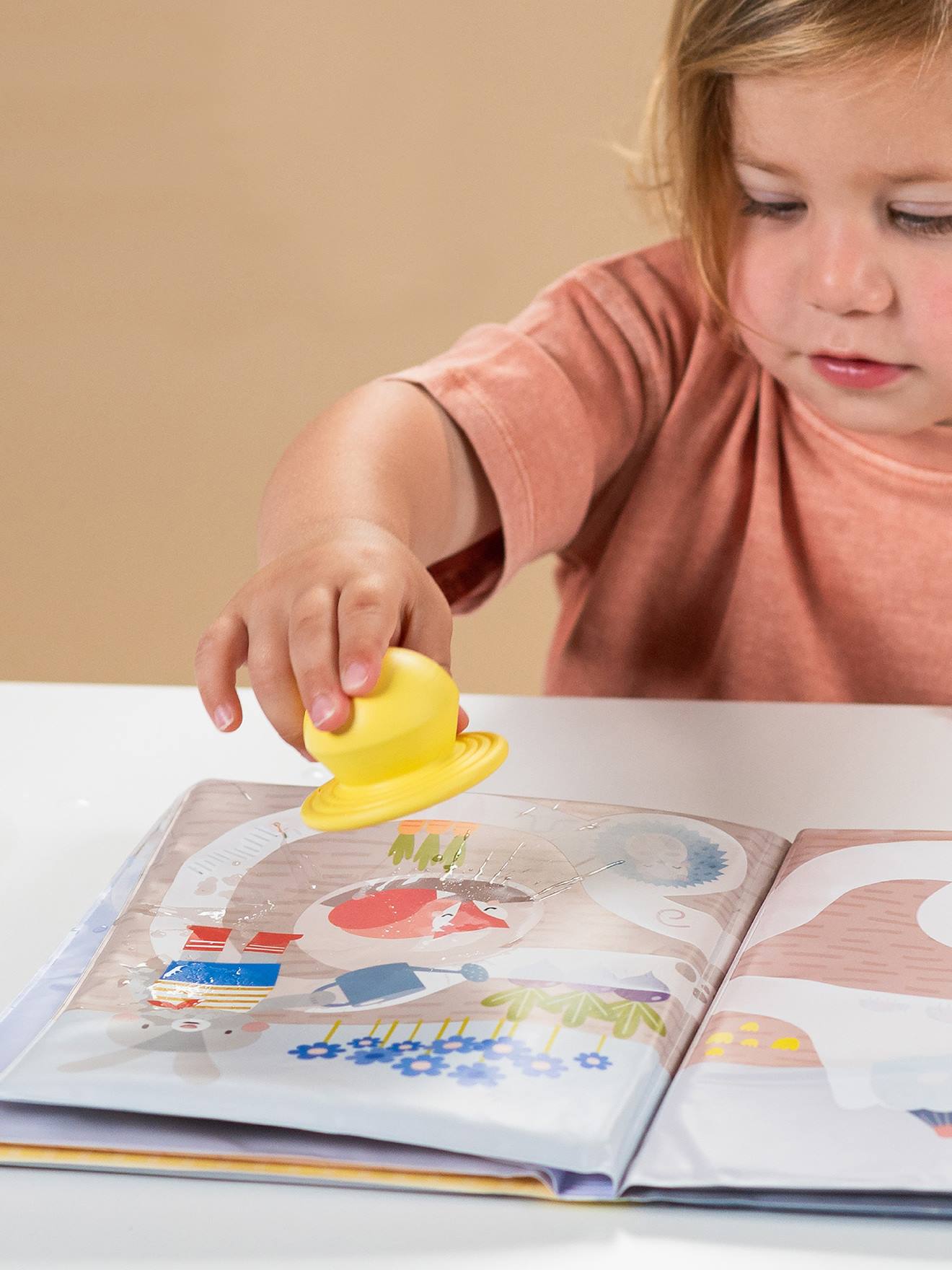 Livre à eau magique multicolore