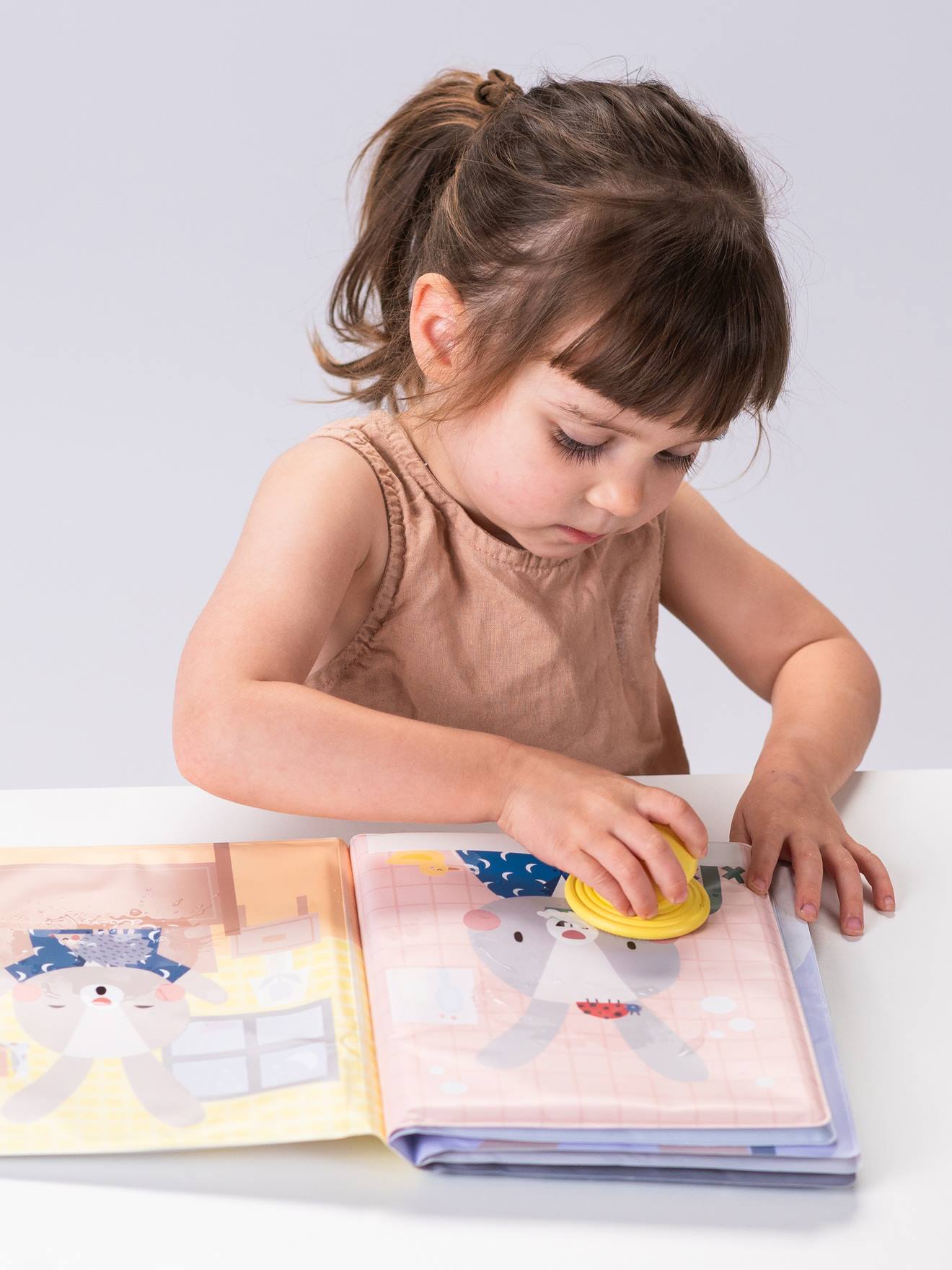 Livre à eau magique multicolore