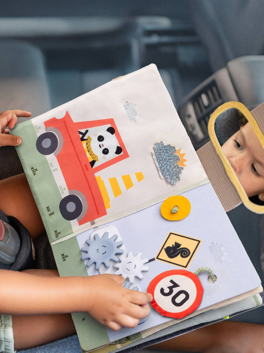 Livre activités pour voiture multicolore