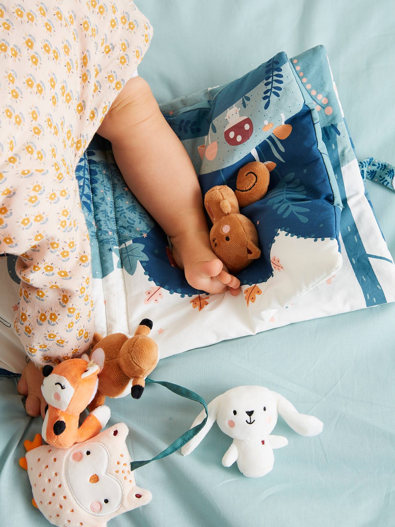 Livré bébé d'éveil + peluches en velours forêt enchantée multicolore
