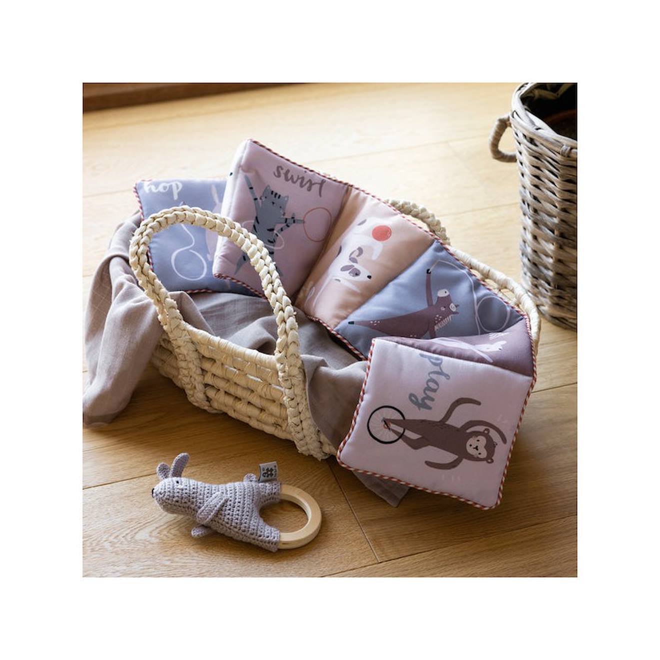 Livre d'activités en tissu teeny toes rose