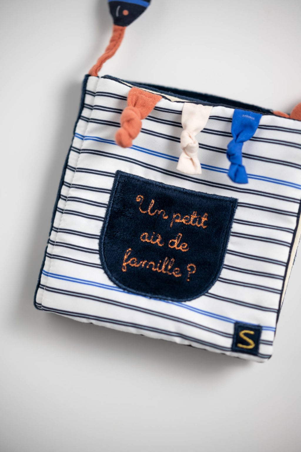 Livre d'éveil marinière avec détail poisson - baby sailor blanc/bleu