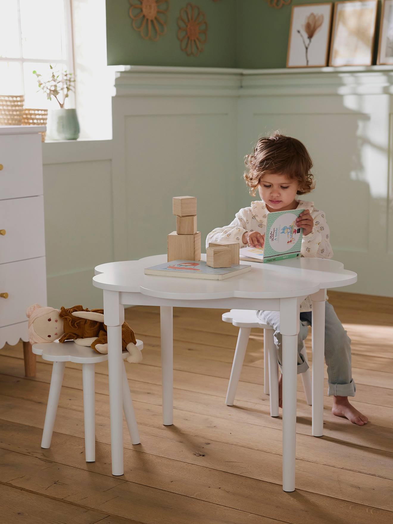 Lot 2 tabourets et table fleurs blanc