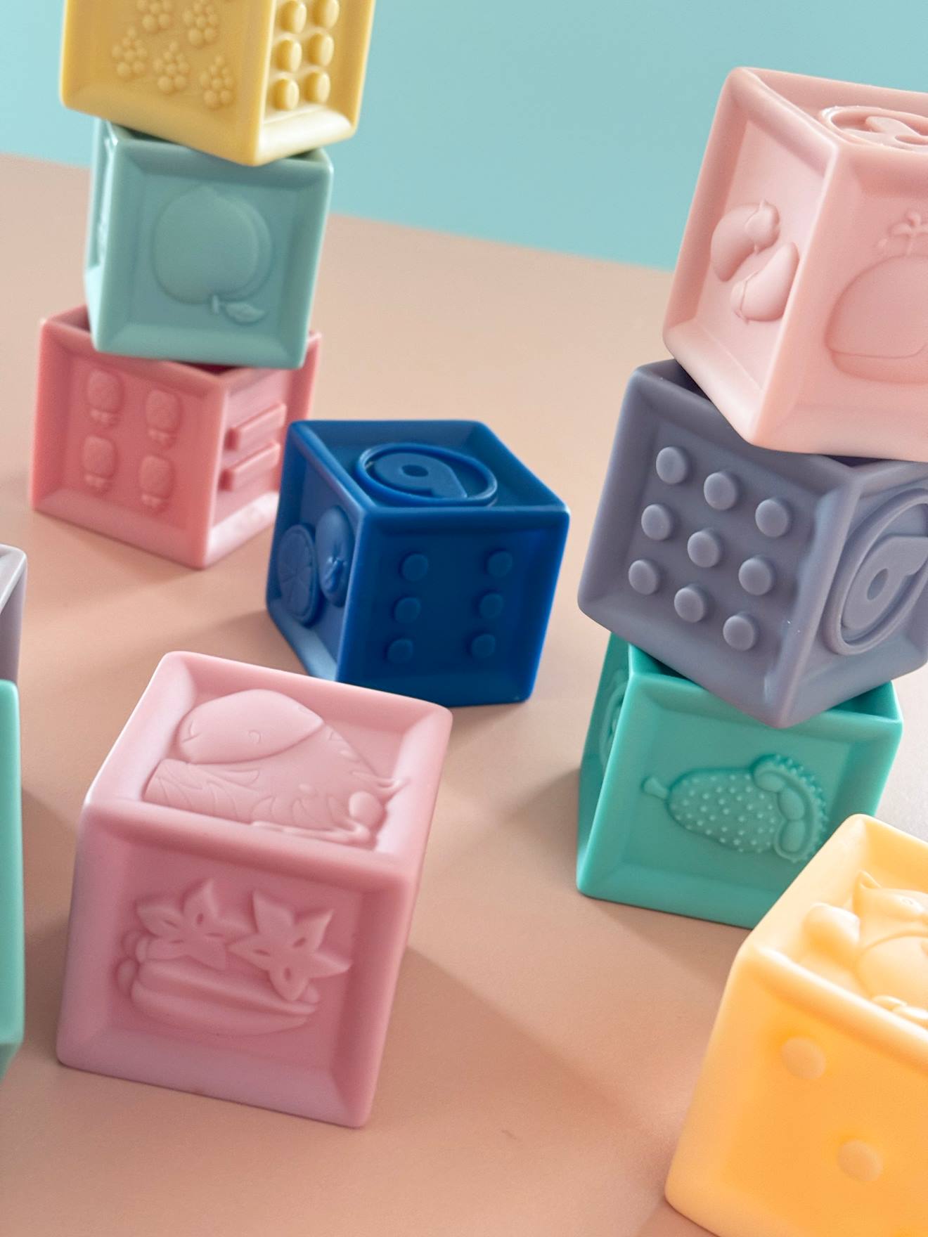 Lot de 12 cubes souples multicolore