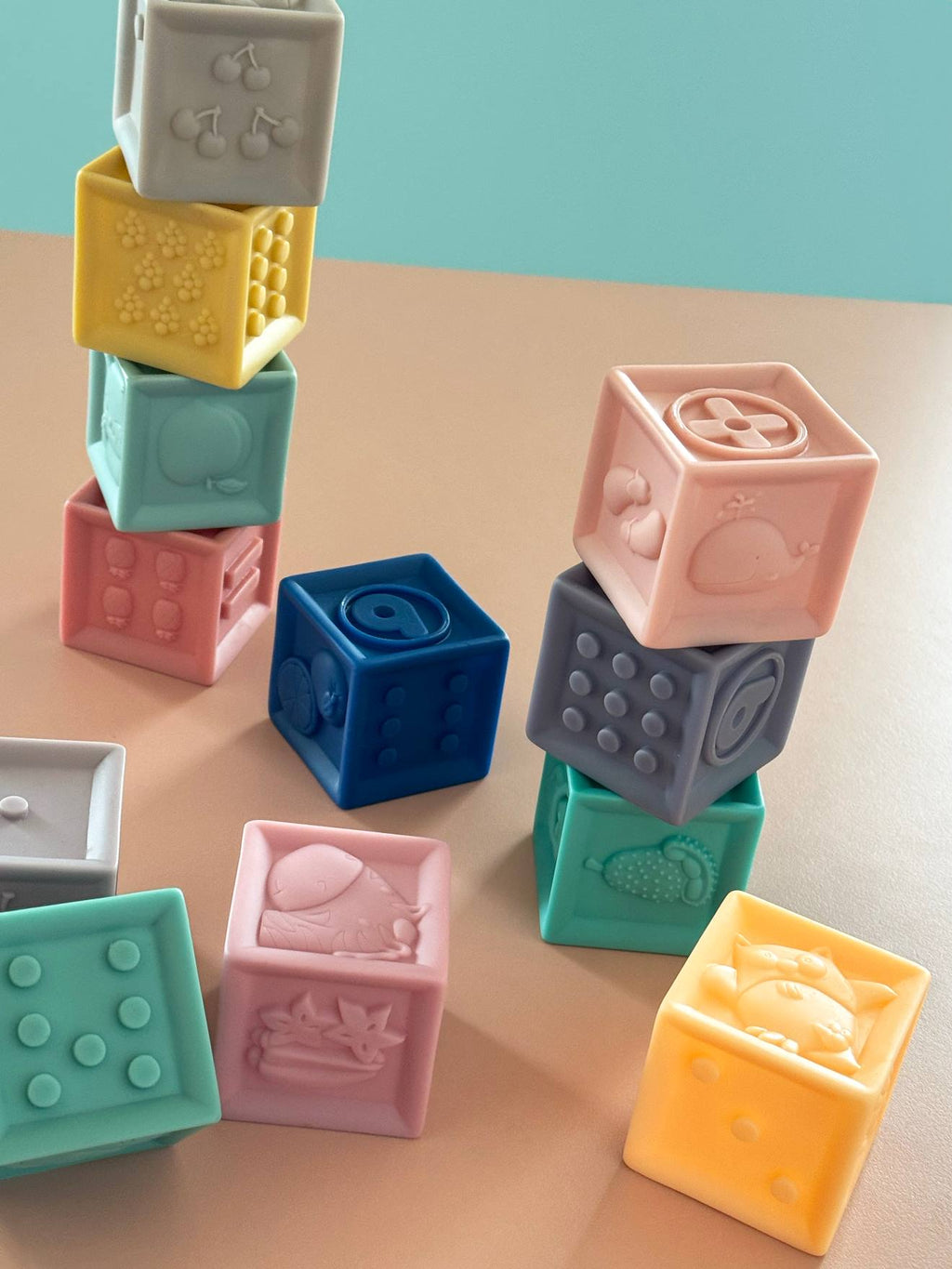 Lot de 12 cubes souples multicolore
