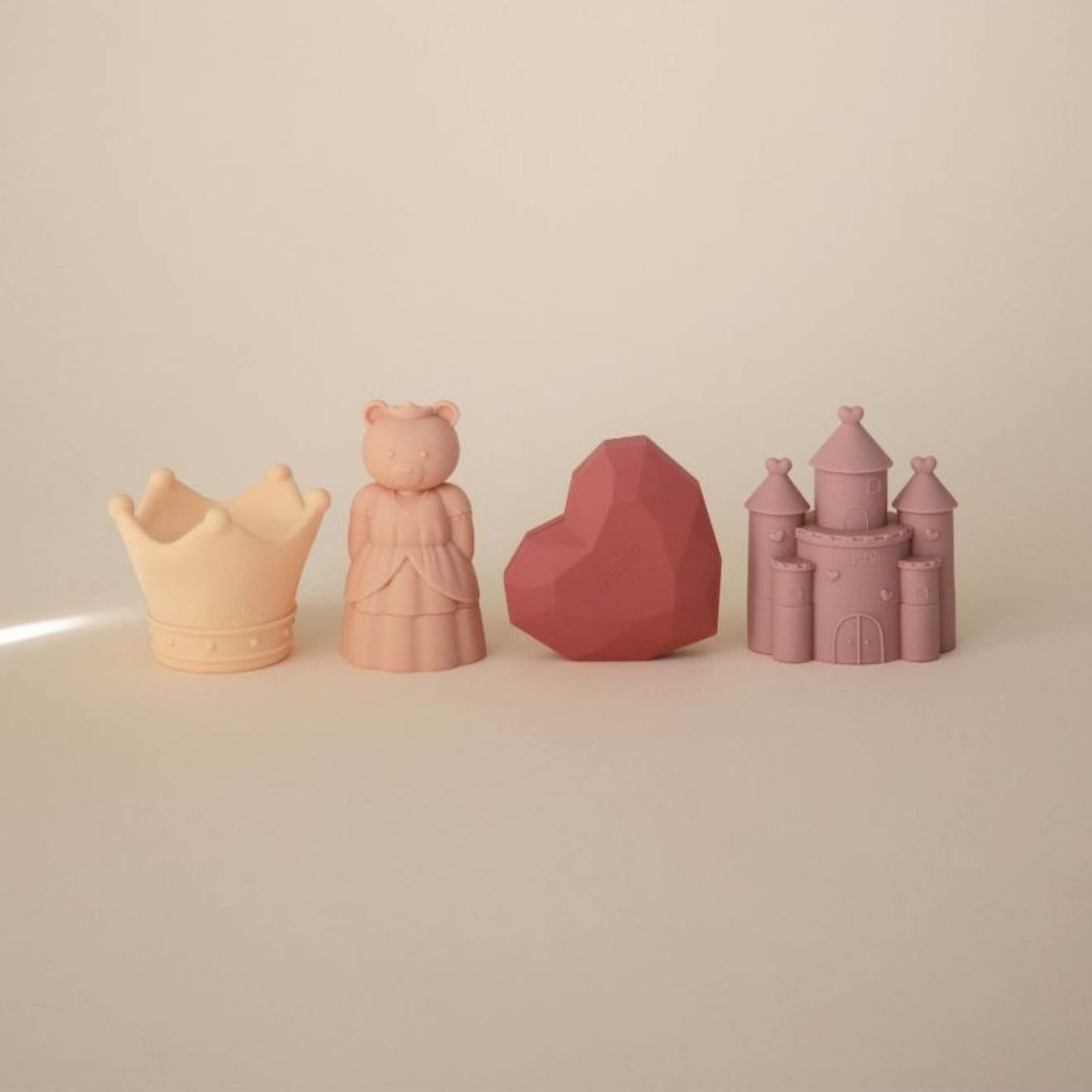 Lot de 4 jouets de bain princess rose, jaune, violet
