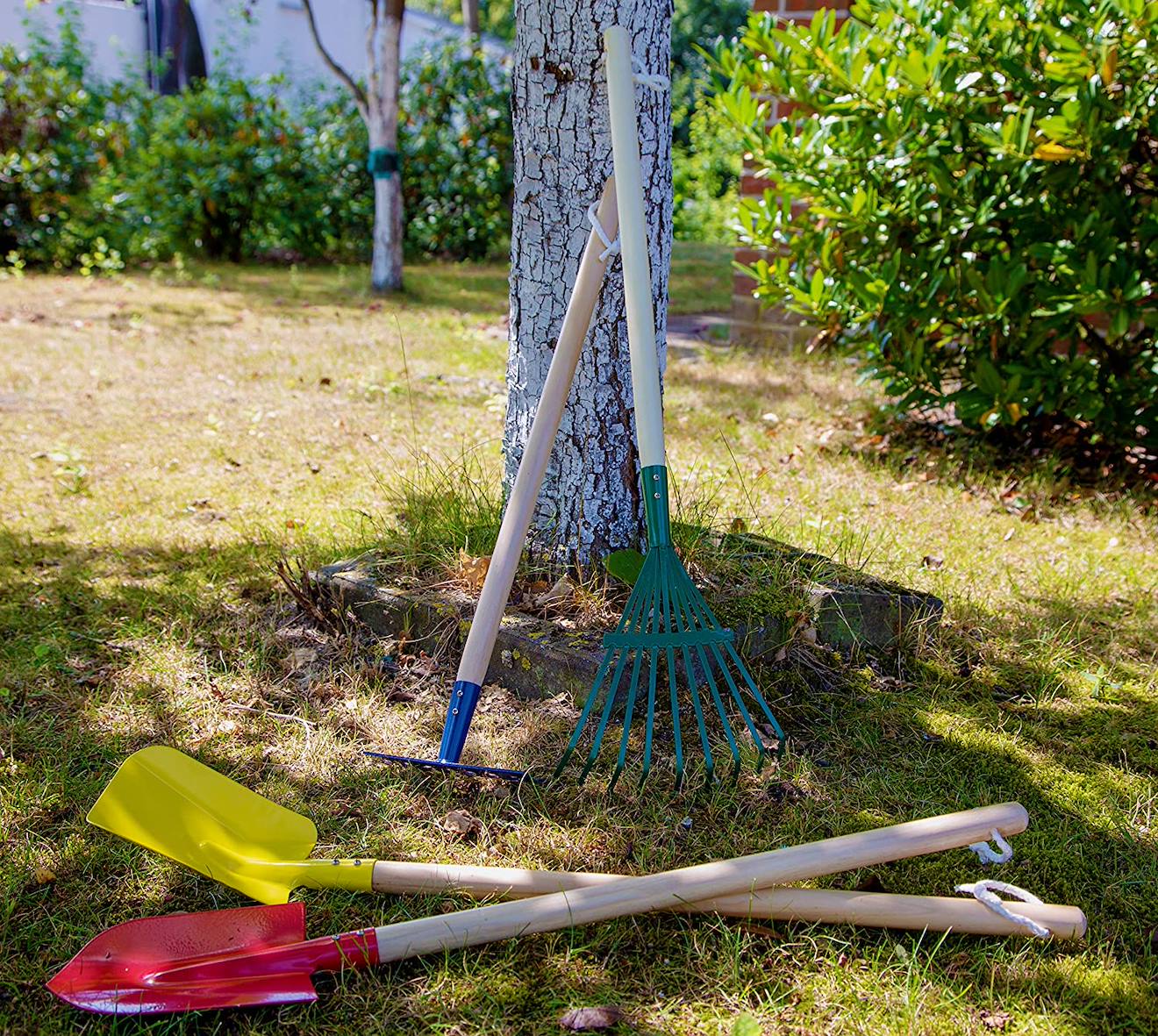 Lot d'outillage de jardin beige