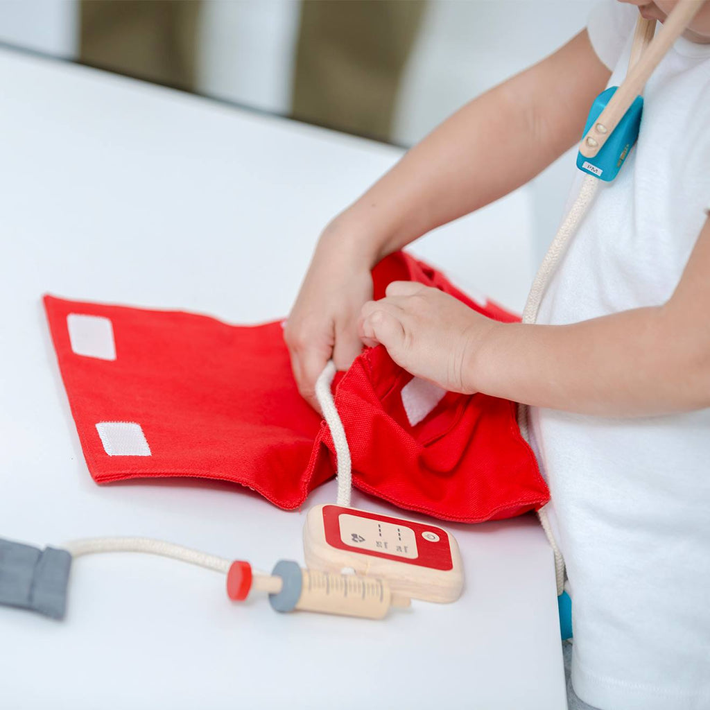 Ma valise de docteur rouge