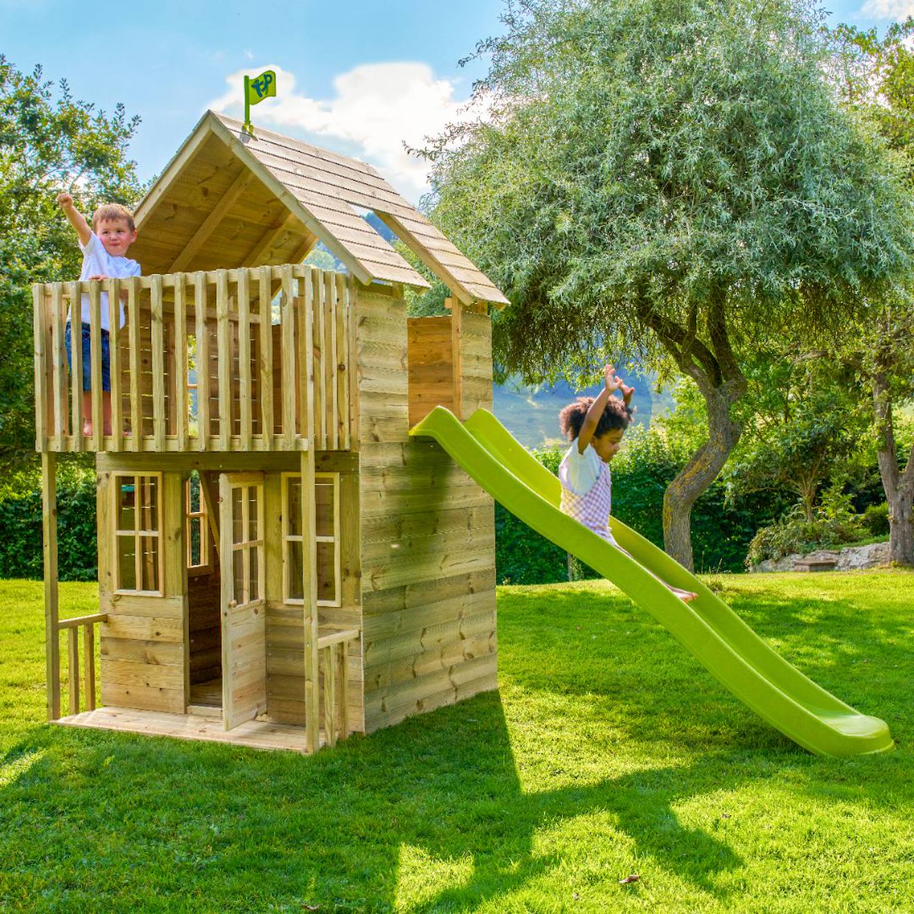 Maisonnette cabane avec toboggan loft bois FSC marron - vert