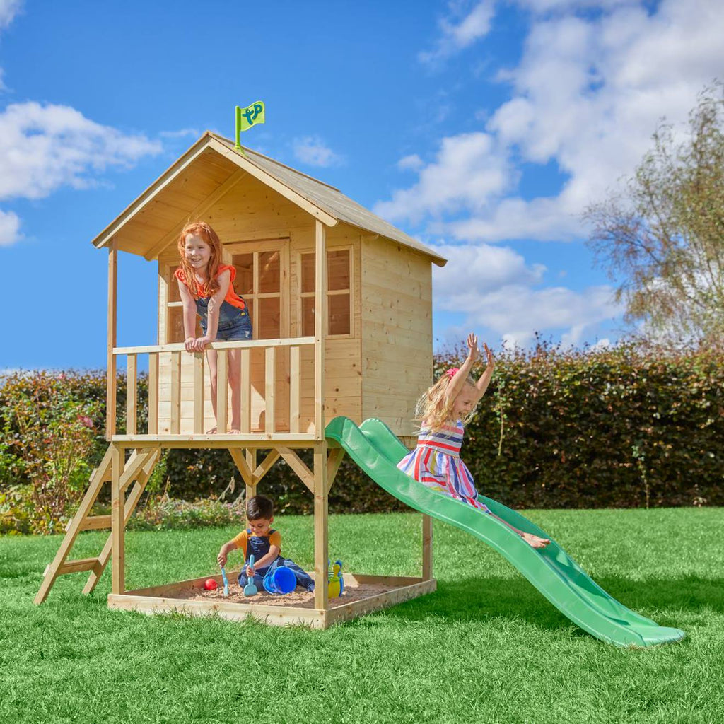 Maisonnette cabane sur pilotis avec toboggan colline bois FSC marron - vert