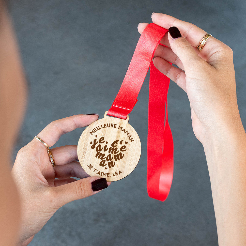 Médaille en Bois Je t'Aime Maman à Personnaliser - Médailles Personnalisées