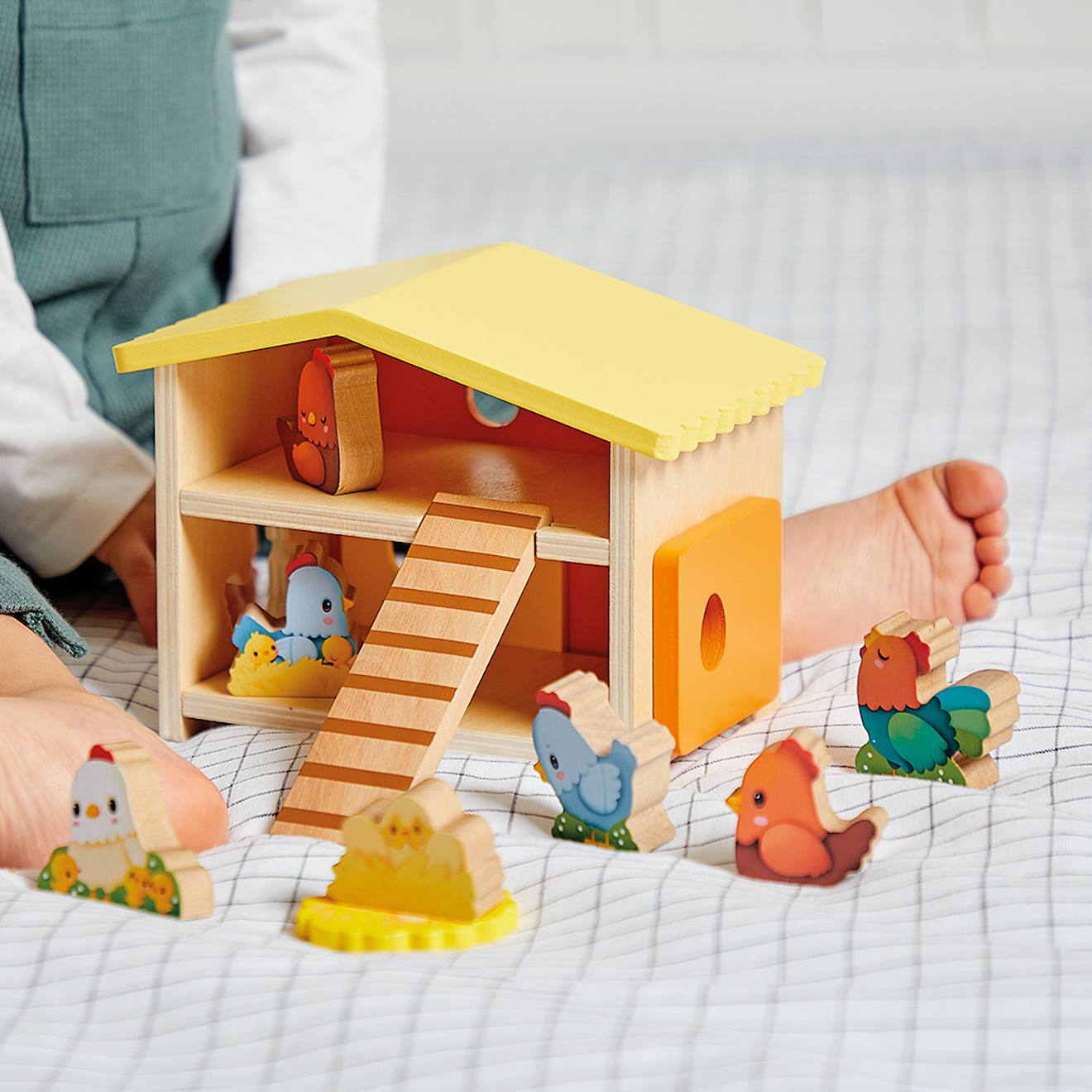 Mon premier poulailler en bois FSC orange