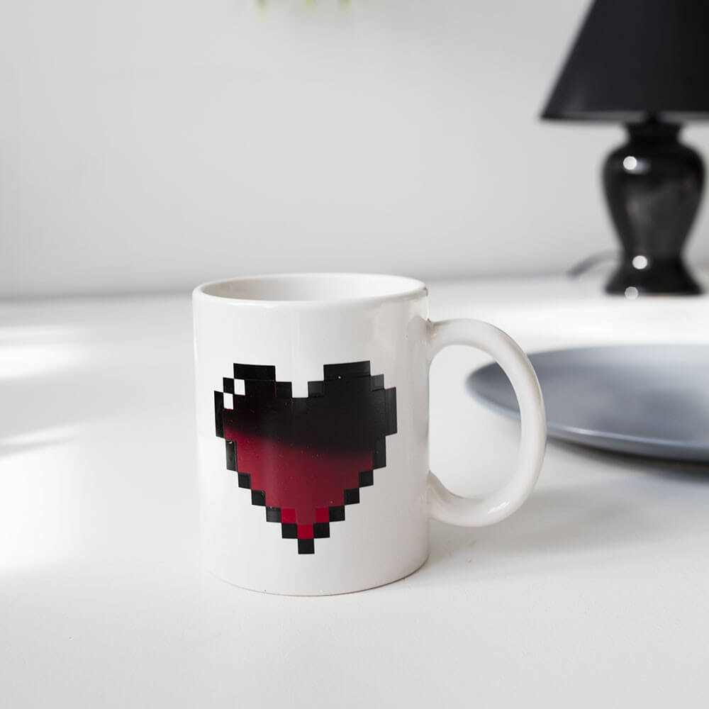 Mug Coeur Pixels Thermoréactif - Mug Original Kikkerland