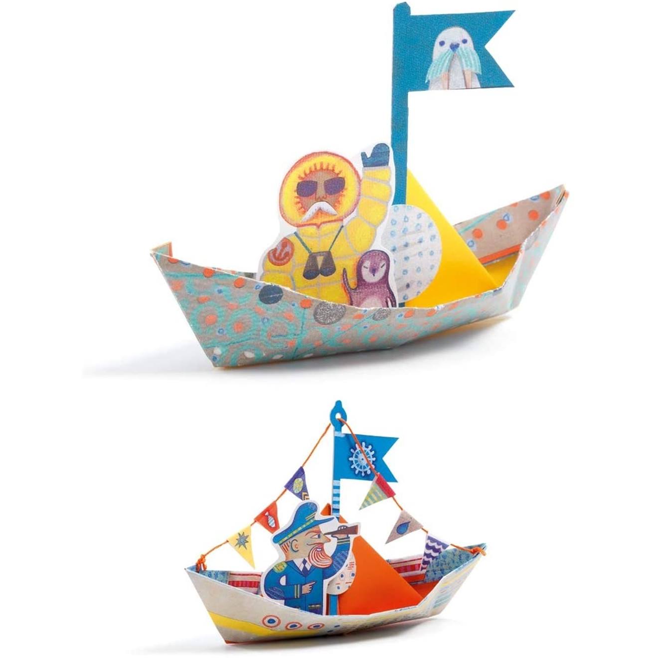 Origami - bateaux sur l'eau multicolore