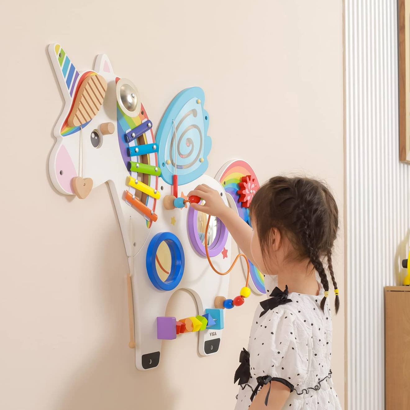 Panneau d'activités mural licorne blanc