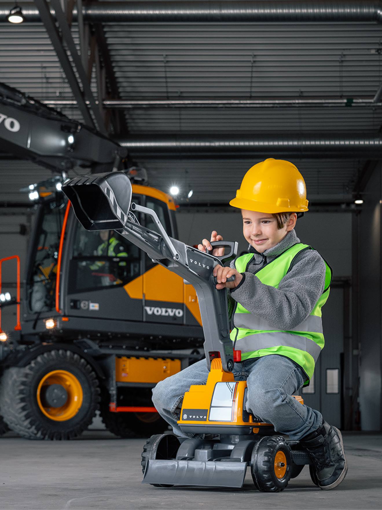 Pelleteuse super builder entièrement articulée avec assise ouvrante jaune et anthracite - volvo